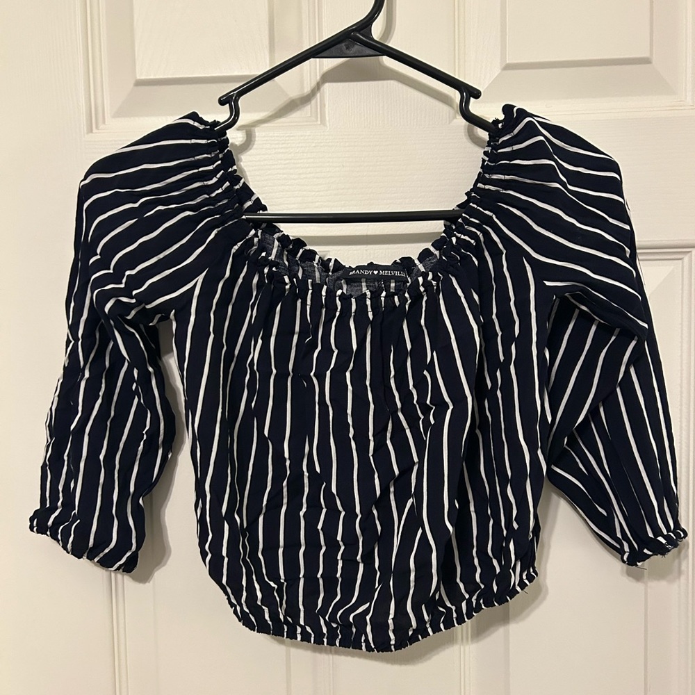 Brandy Melville 🤍 crop top, 3/4 sleeve